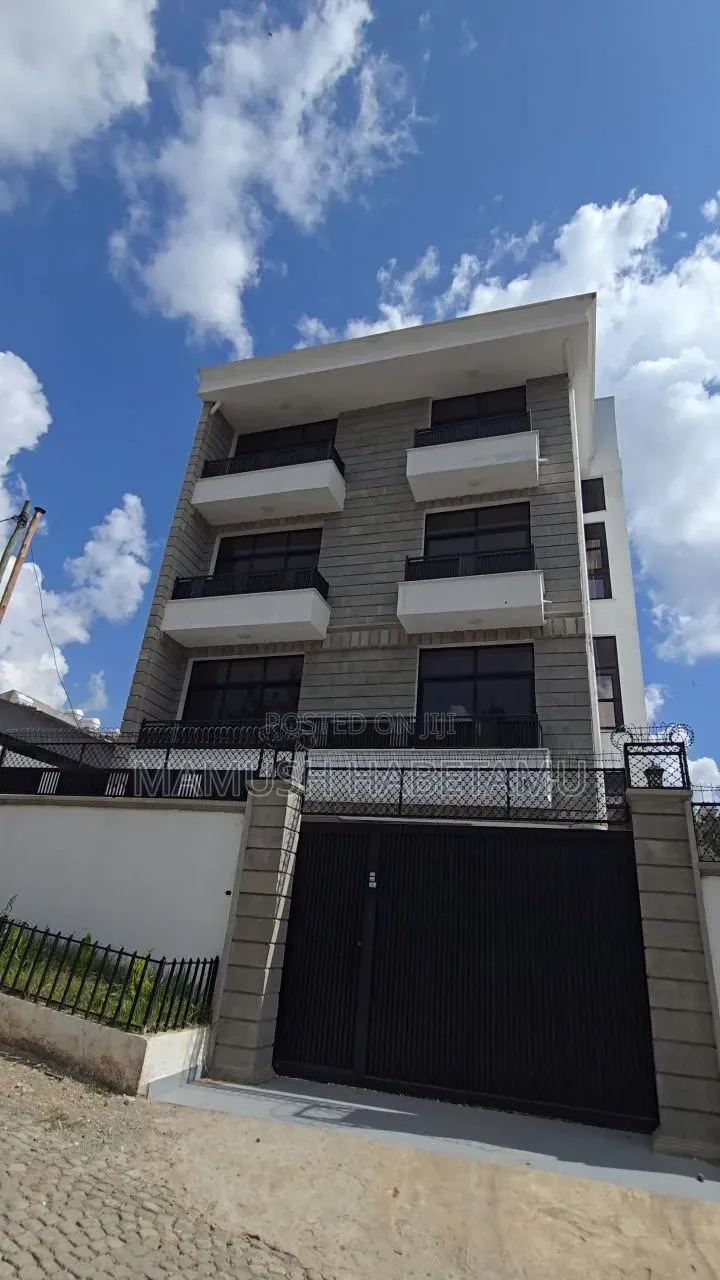 8bdrm House in የግል, Nifas Silk-Lafto for sale