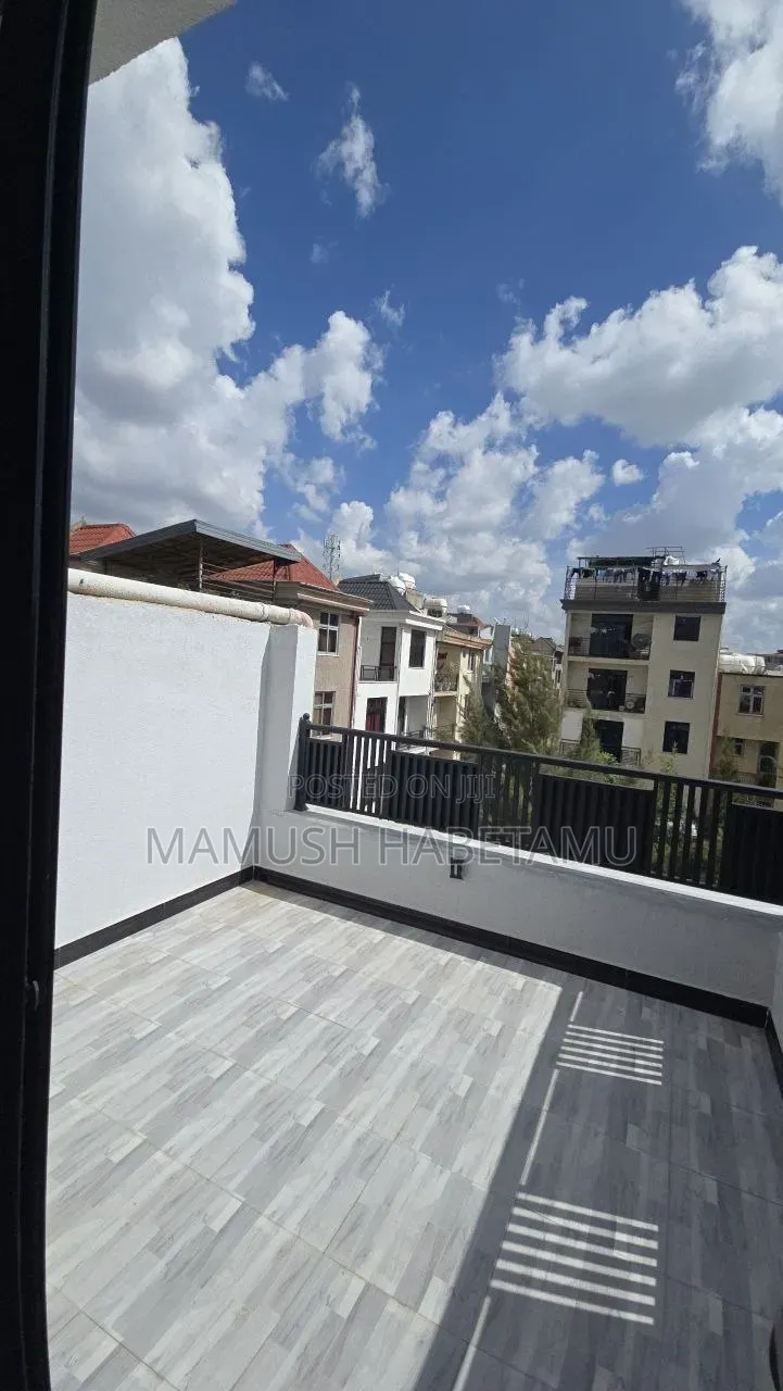 8bdrm House in የግል, Nifas Silk-Lafto for sale