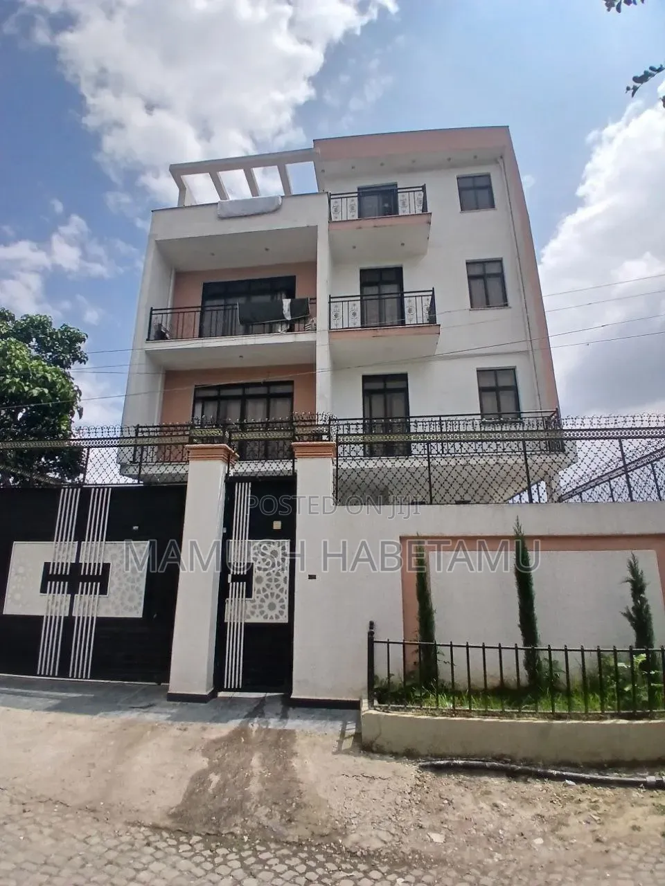 8bdrm House in የግል, Nifas Silk-Lafto for sale