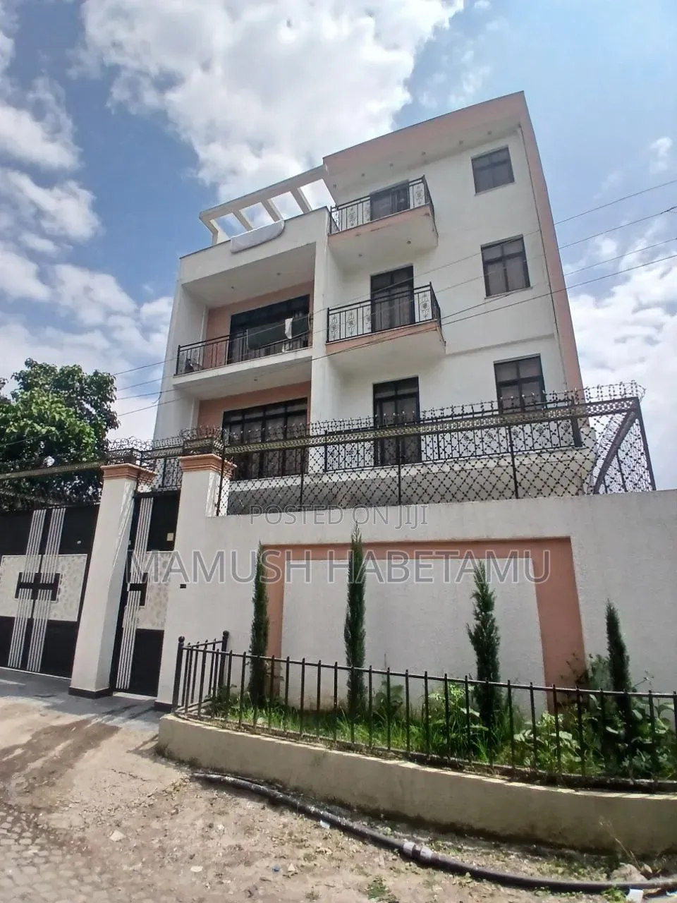 8bdrm House in የግል, Nifas Silk-Lafto for sale