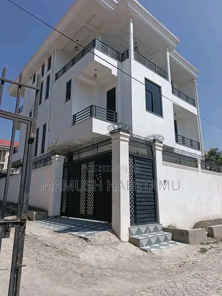 6bdrm House in የግል, Nifas Silk-Lafto for sale