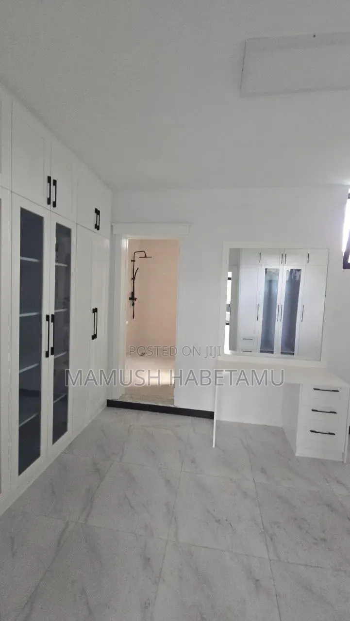 6bdrm House in የግል, Nifas Silk-Lafto for sale