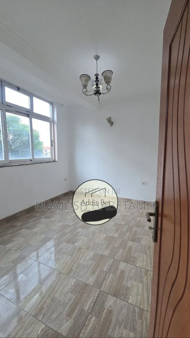 6bdrm House in 72ማህበር, Nifas Silk-Lafto for sale