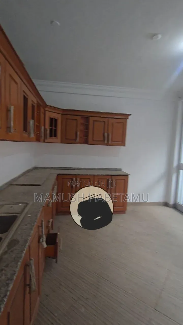 6bdrm House in 72ማህበር, Nifas Silk-Lafto for sale