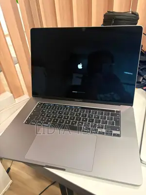 Laptop Apple MacBook Pro 2021 M1 16GB Apple M1 Pro SSD 512GB