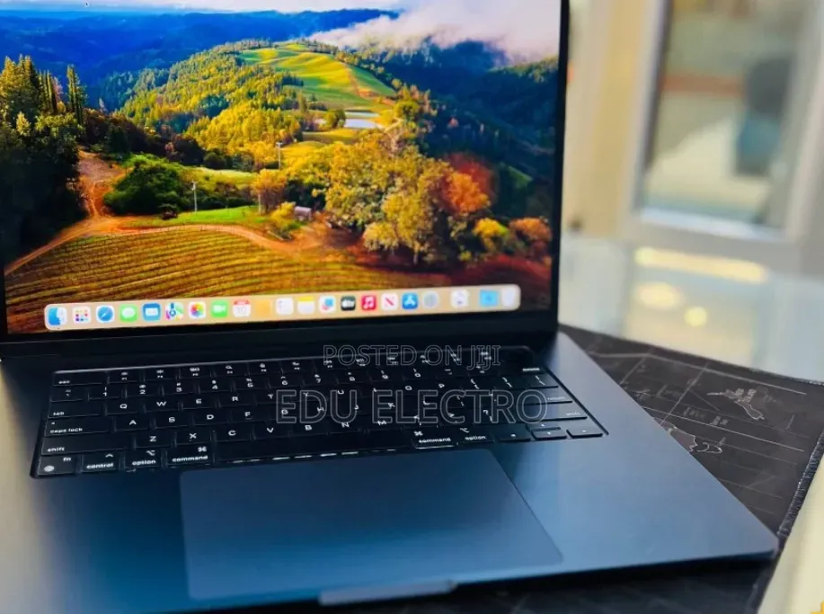 New Laptop Apple MacBook Air 2024 M3 8GB Apple M3 SSD 256GB