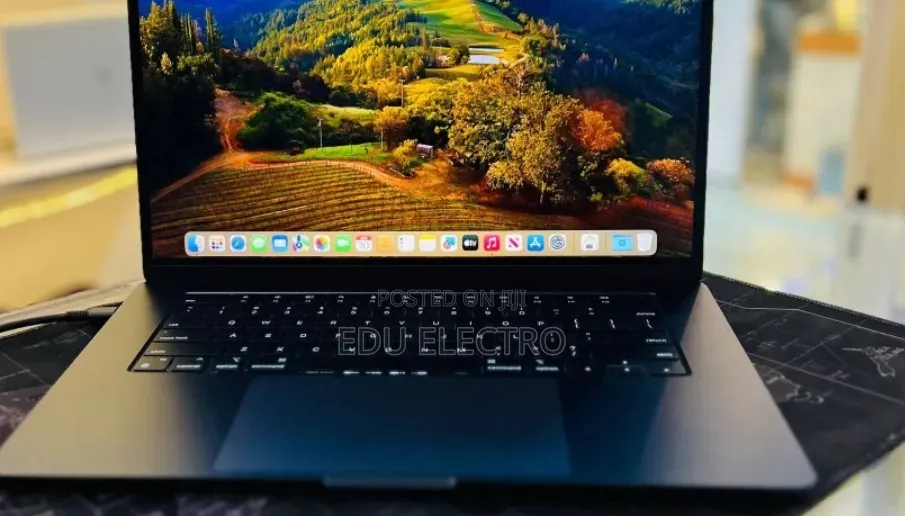 New Laptop Apple MacBook Air 2024 M3 8GB Apple M3 SSD 256GB