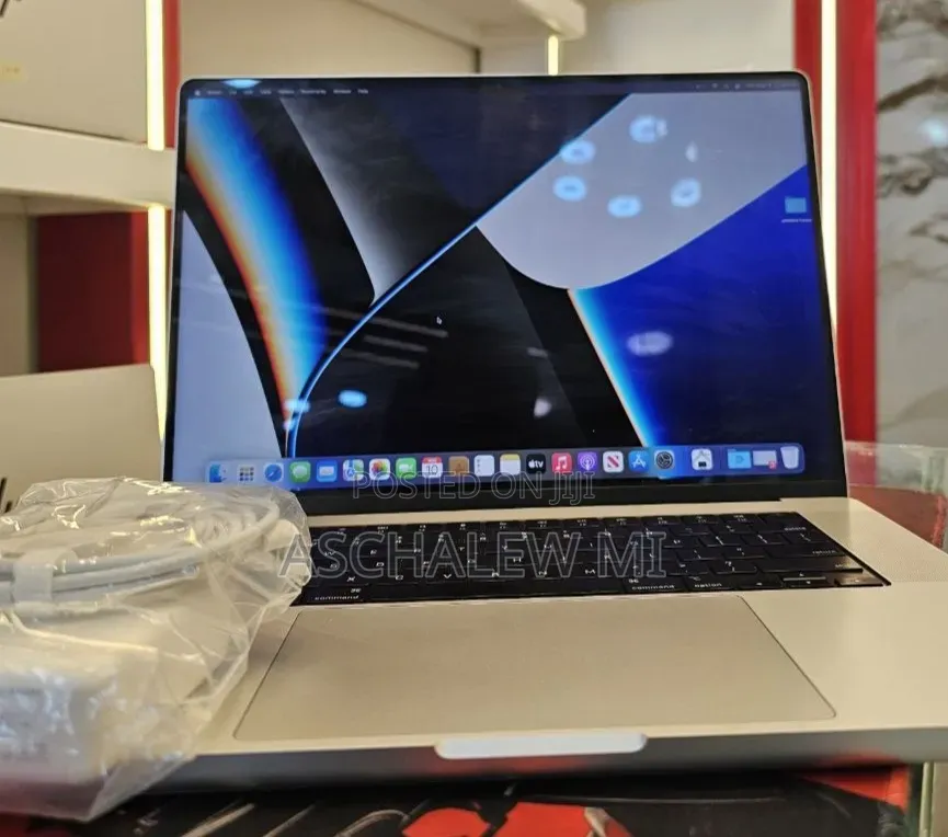 New Laptop Apple MacBook Pro 2021 M1 16GB Apple M1 Pro SSD 512GB