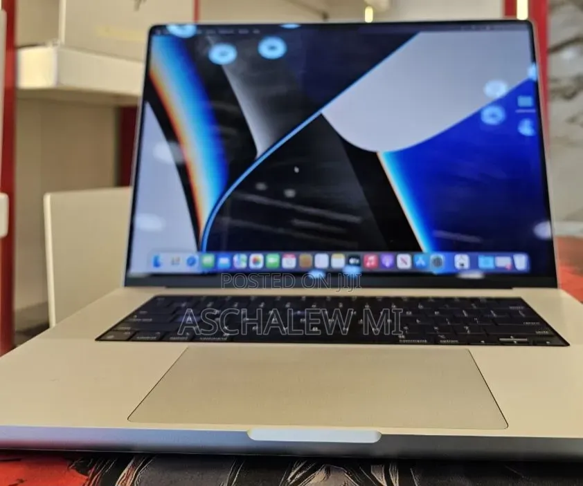 New Laptop Apple MacBook Pro 2021 M1 16GB Apple M1 Pro SSD 512GB
