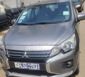 Mitsubishi Attrage 2022 Silver