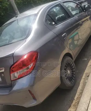 Mitsubishi Attrage 2022 Silver