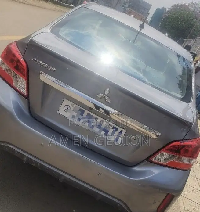 Mitsubishi Attrage 2022 Silver