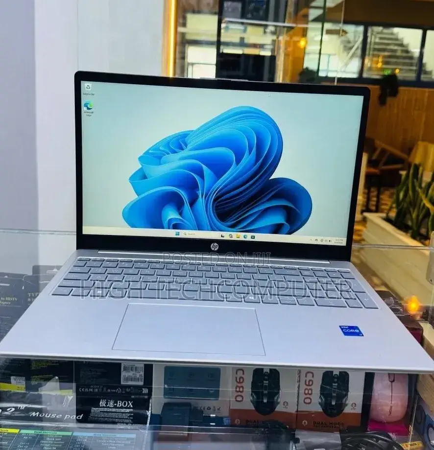 New Laptop HP Pavilion 15-cs3063cl 16GB Intel Core i7 SSD 1T