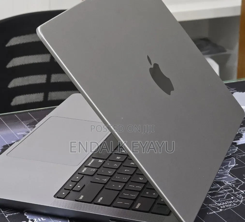 New Laptop Apple MacBook Pro 2023 M3 Pro 8GB Apple M3 Pro SSD 512GB