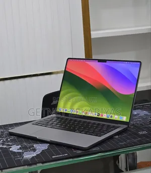 New Laptop Apple MacBook Pro 2024 M3 8GB Apple M3 Pro SSD 512GB