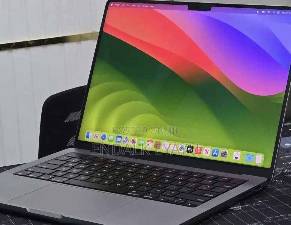 New Laptop Apple MacBook Pro 2023 M3 Pro 8GB Apple M3 Pro SSD 512GB