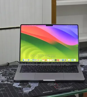 New Laptop Apple MacBook Pro 2024 M3 8GB Apple M3 Pro SSD 512GB