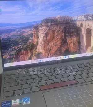 New Laptop Asus Zenbook 14 16GB Intel Core i7 SSD 512GB