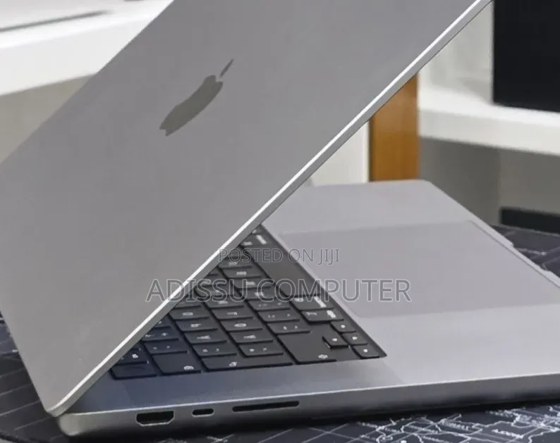 New Laptop Apple MacBook Pro 2021 M1 32GB Apple M1 Pro SSD 512GB