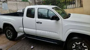 Toyota Tacoma 2018 White