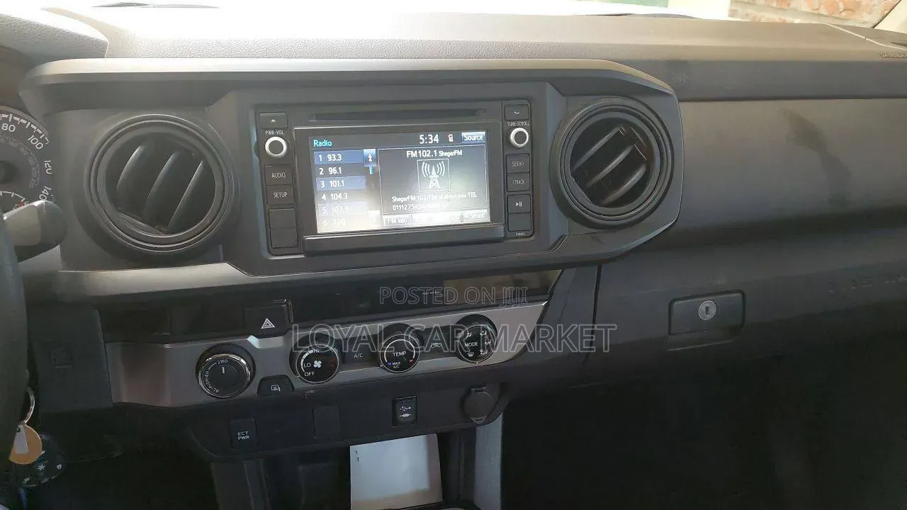 Toyota Tacoma 2018 White