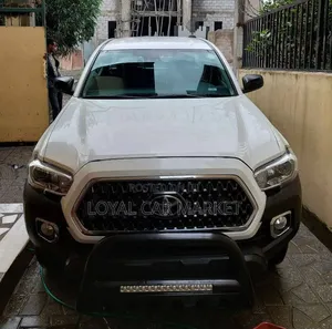Toyota Tacoma 2018 White