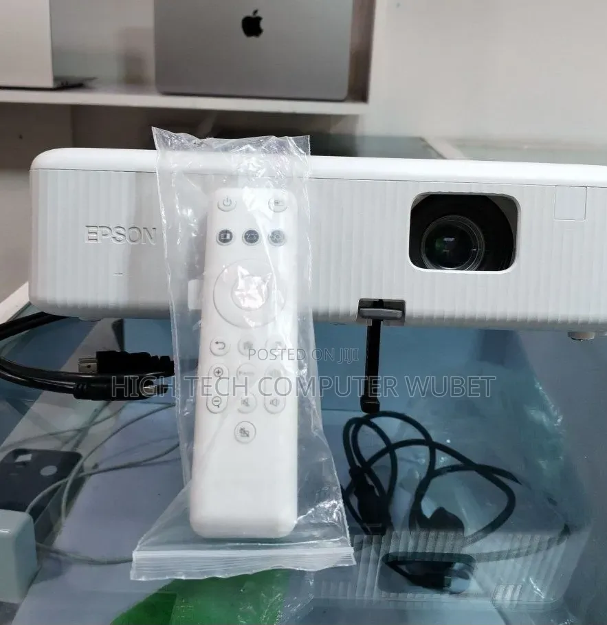 Brand New Packed With Cartoon Epson Projecto