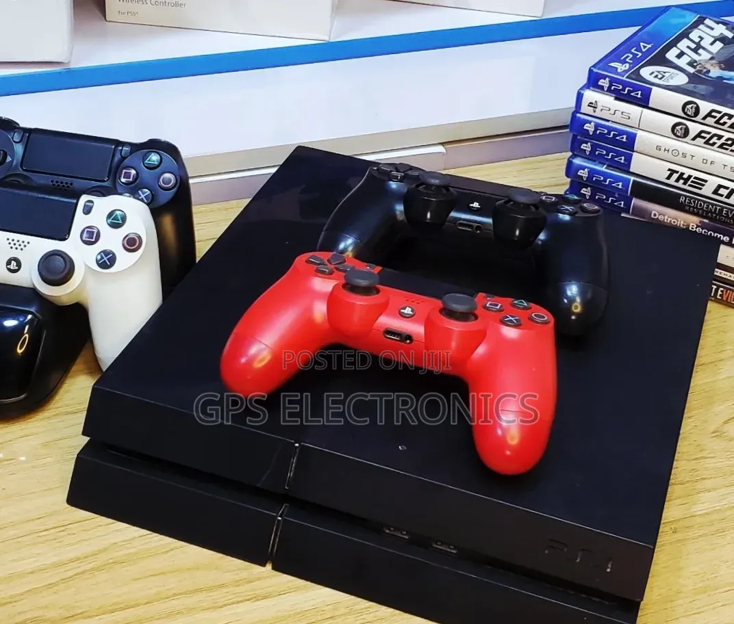 Ps4 Fat ከሁለት ኦሪጅናል ጆይስቲክ ጋር