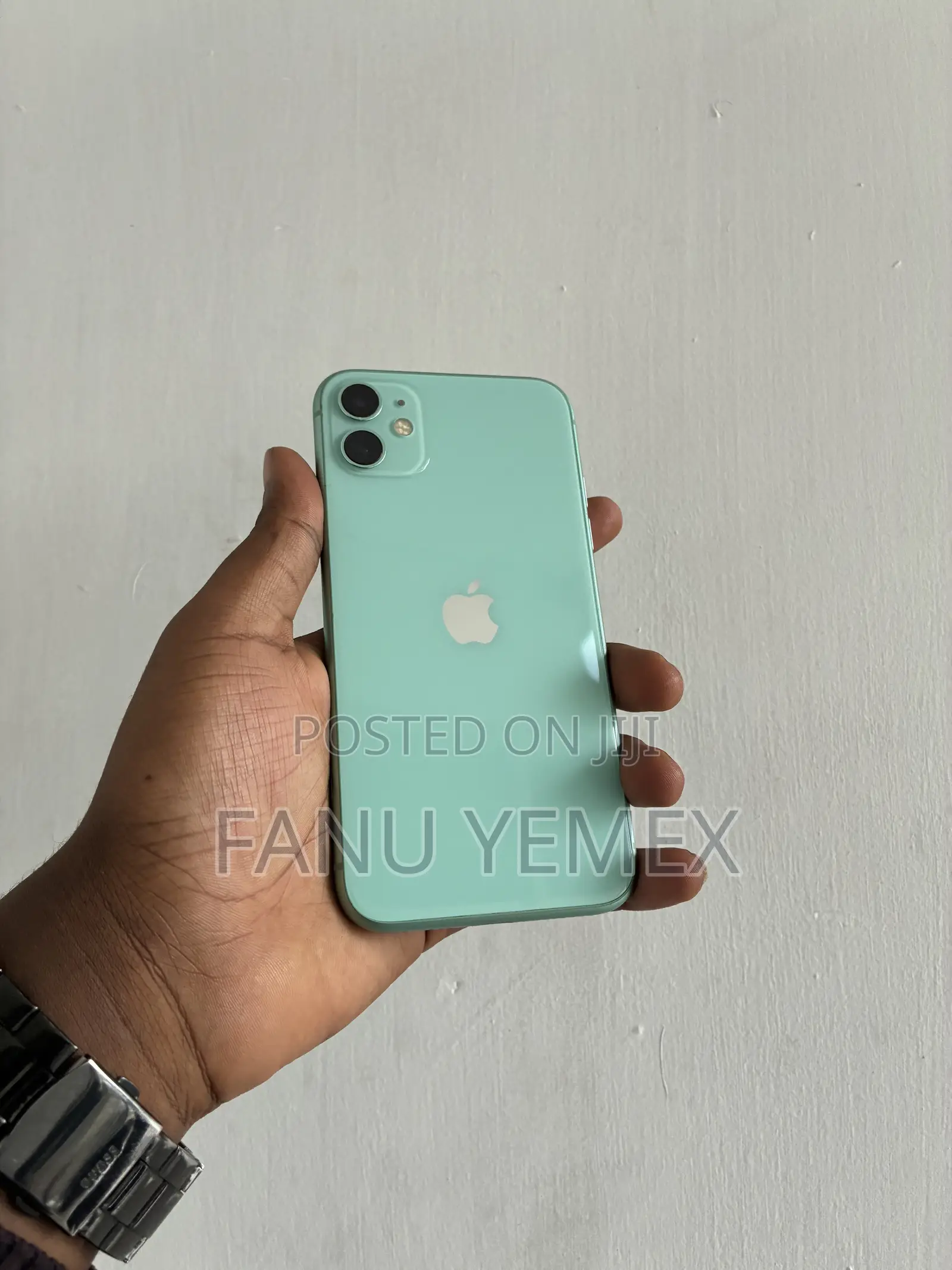New Apple iPhone 11 64 GB Green