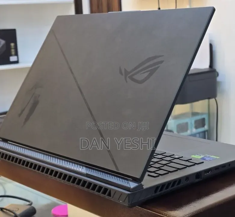 New Laptop Asus ROG Strix G18 32GB Intel Core i9 SSD 1T