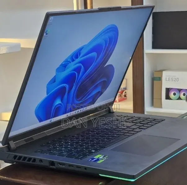 New Laptop Asus ROG Strix G18 32GB Intel Core i9 SSD 1T