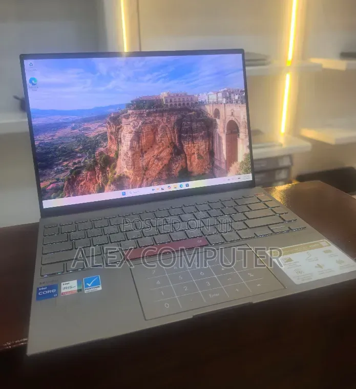 New Laptop Asus Zenbook 14 16GB Intel Core i7 SSD 512GB