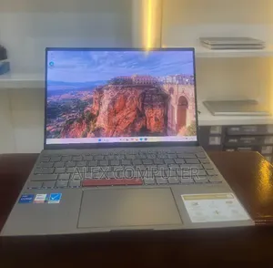 New Laptop Asus Zenbook 14 16GB Intel Core i7 SSD 512GB