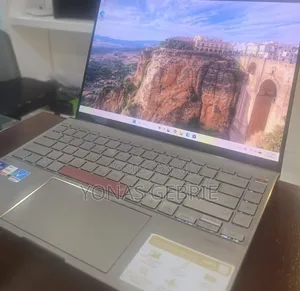 New Laptop Asus VivoBook 15 X505BA 16GB Intel Core i7 SSD 512GB