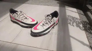 Nike Jr. Phantom GT Club MG | ጥሩ ይዘት ያለው የህፃናት ታኬታ