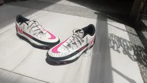 Nike Jr. Phantom GT Club MG | ጥሩ ይዘት ያለው የህፃናት ታኬታ