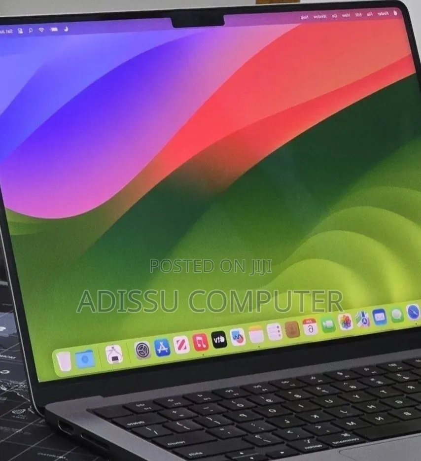 New Laptop Apple MacBook Pro 2023 M3 Pro 8GB Intel Core M3 SSD 512GB
