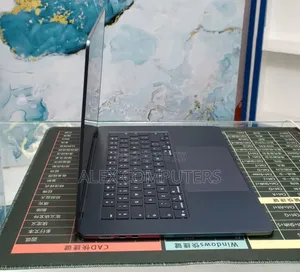 New Laptop Apple MacBook 16GB Apple M4 SSD 256GB