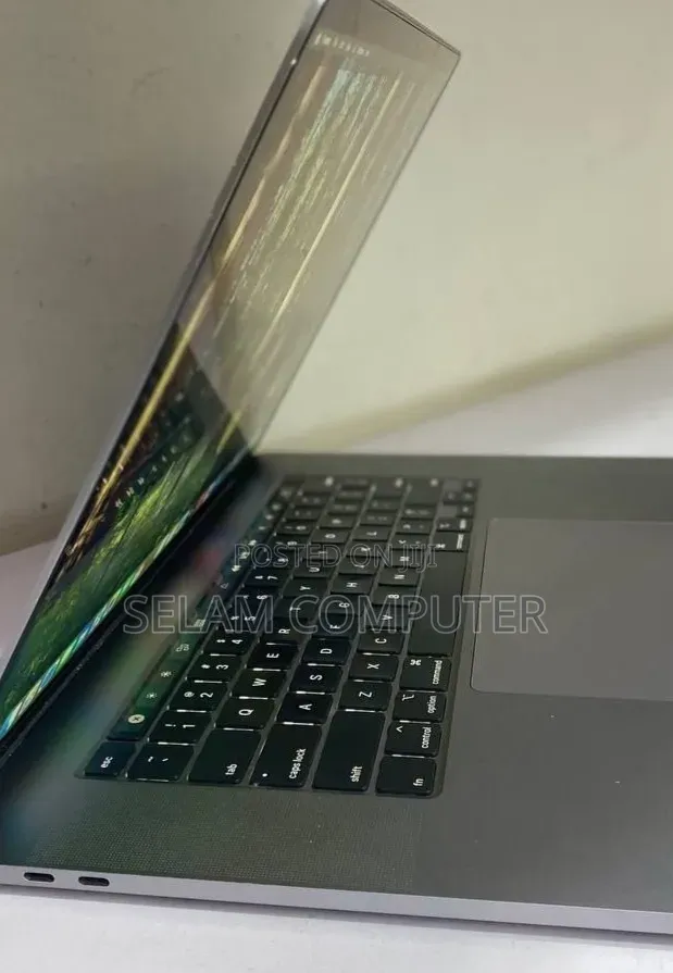 New Laptop Apple MacBook Pro 2019 16GB Intel Core i9 SSD 1T