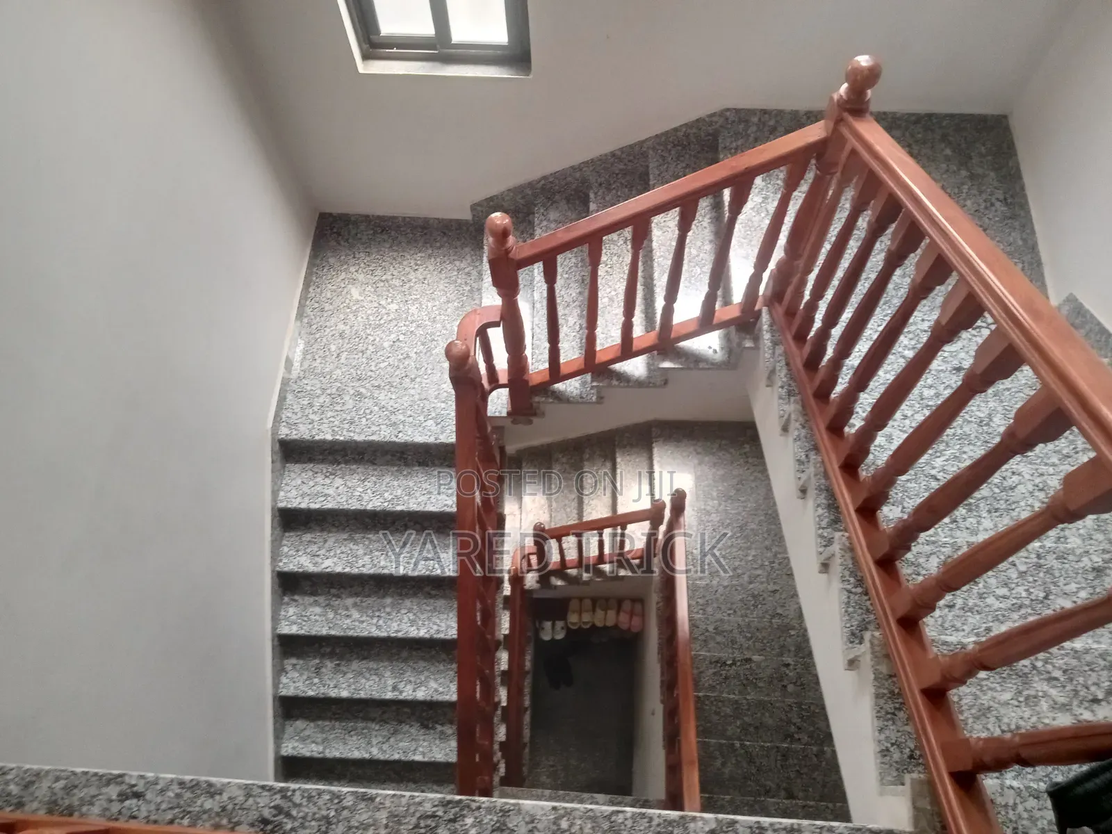 6bdrm House in Akaky Kaliti for sale