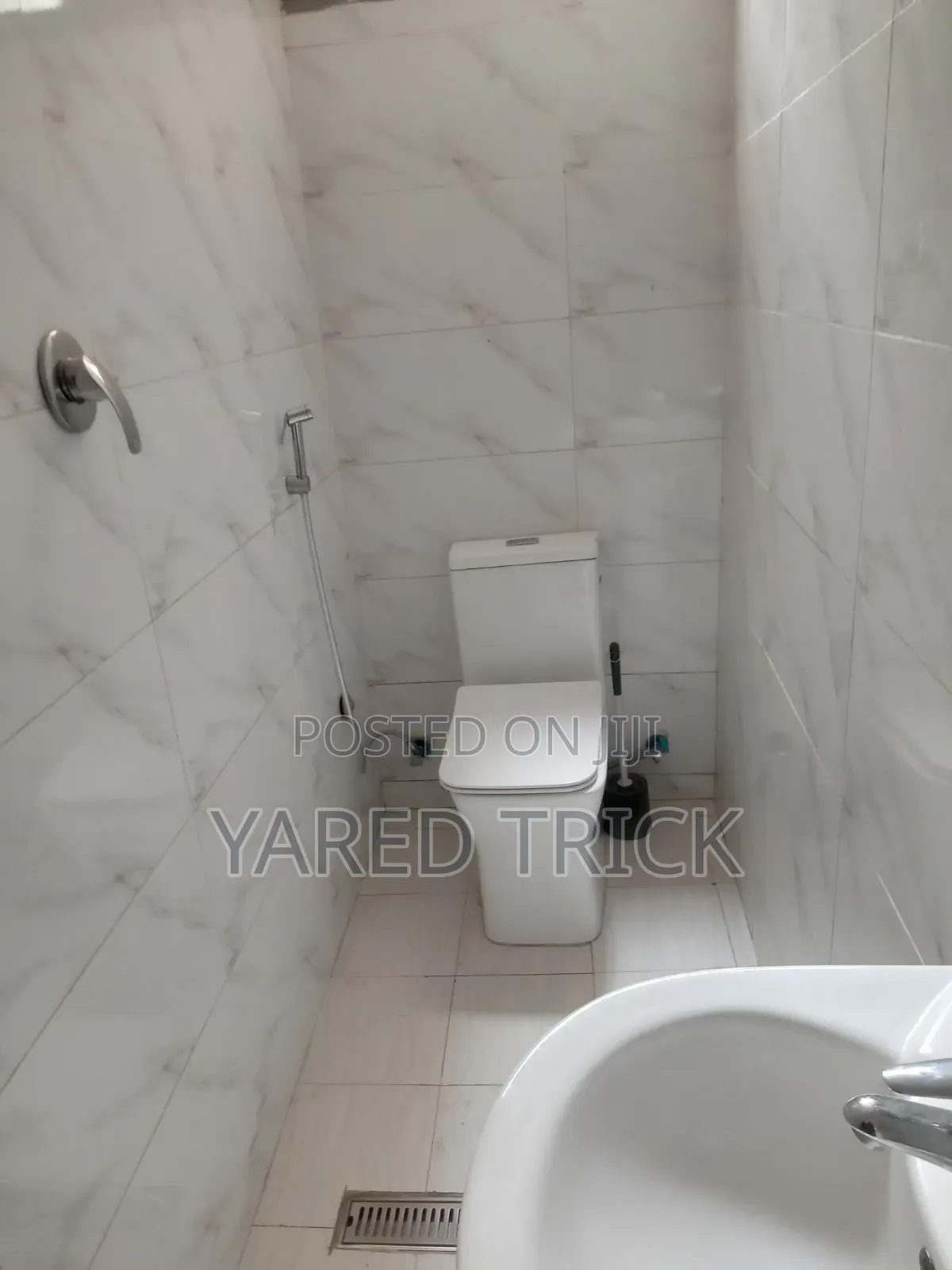 6bdrm House in Akaky Kaliti for sale