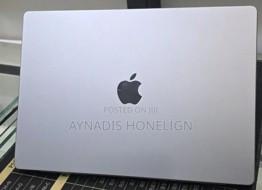 New Laptop Apple MacBook Pro 32GB Apple M1 Pro SSD 1T