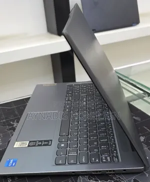 New Laptop Lenovo Ideapad 3 8GB Intel Core i5 SSD 512GB
