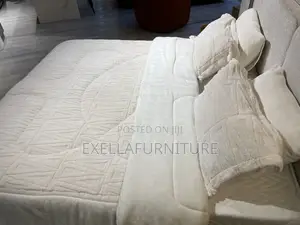 King-Size Bed | Modern