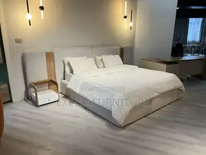 King-Size Bed | Modern