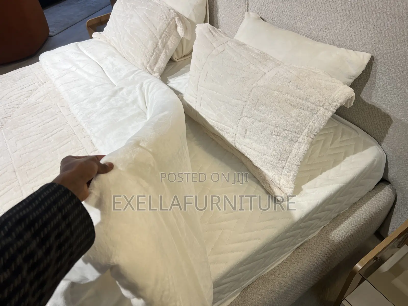 King-Size Bed | Modern