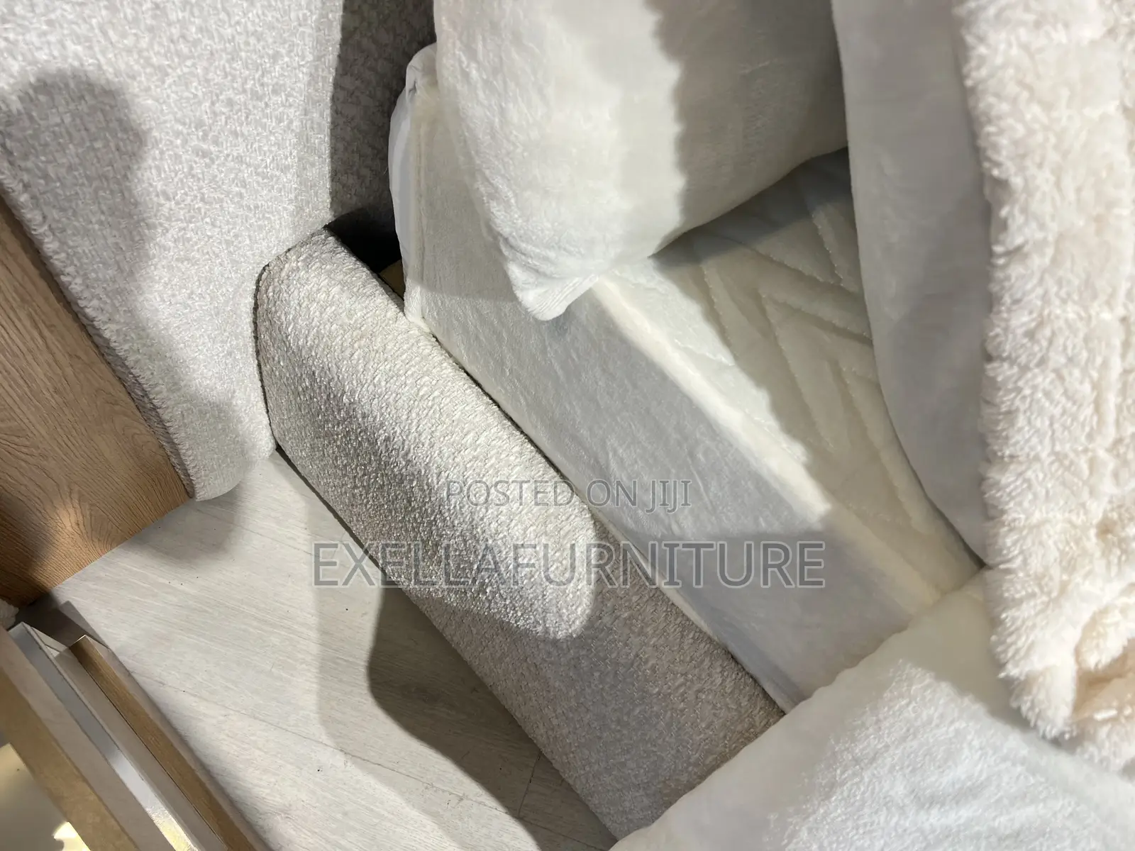 King-Size Bed | Modern