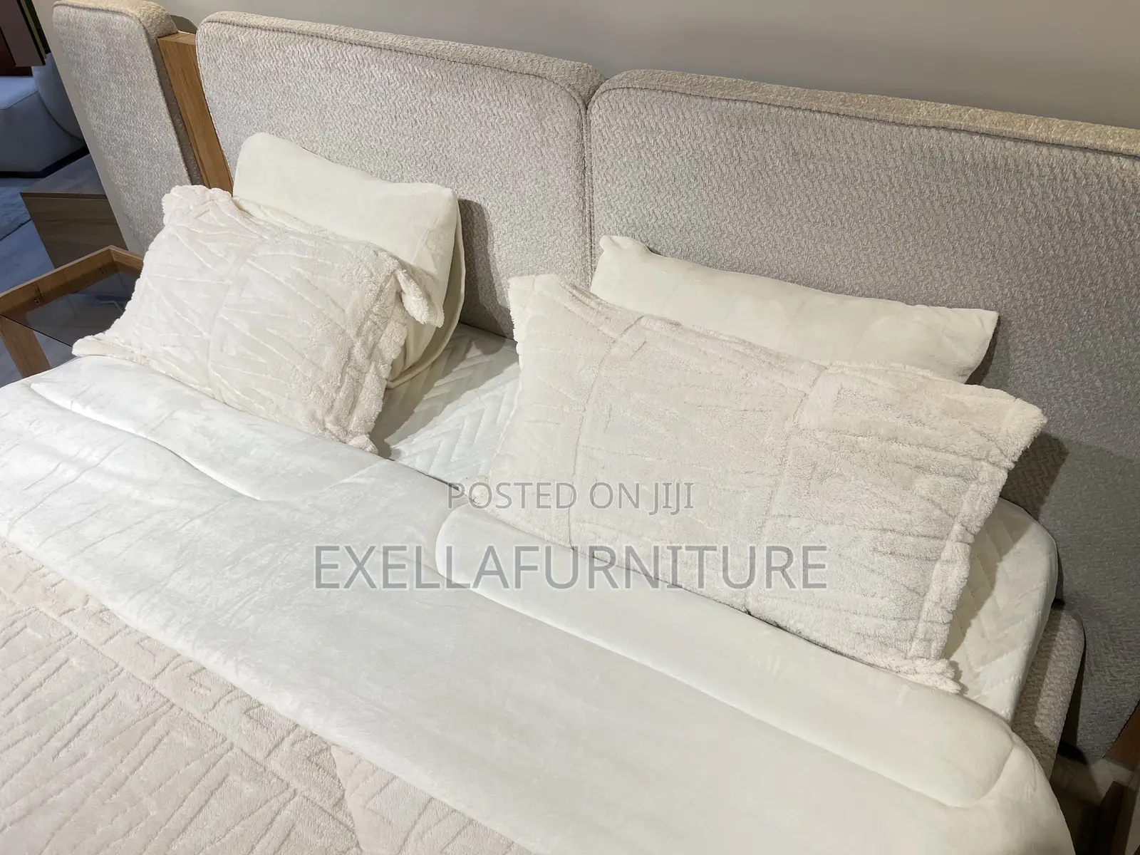 King-Size Bed | Modern