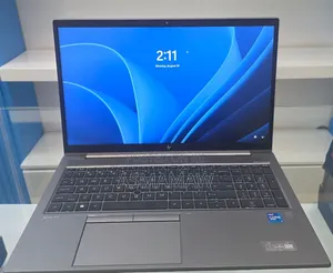 New Laptop HP ZBook Firefly G8 16GB Intel Core i7 SSD 512GB