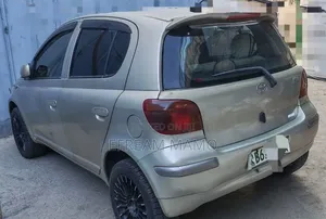 Toyota Vitz 2004 Gray